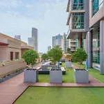 Bright 2Br Marina Home With Modern Touches