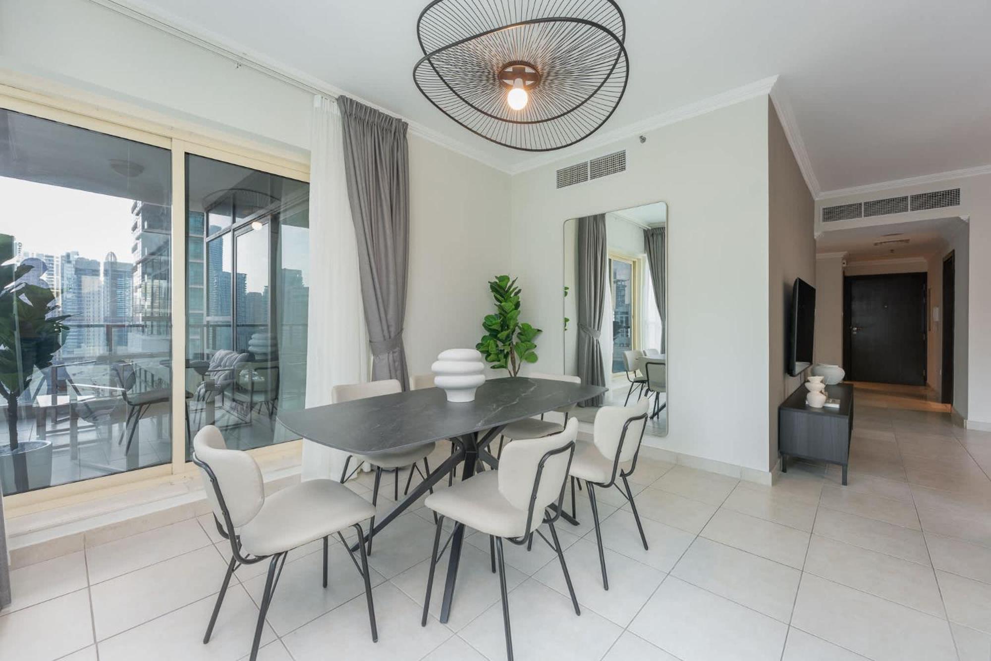 Bright 2br Marina With Modern Touches * Dubai