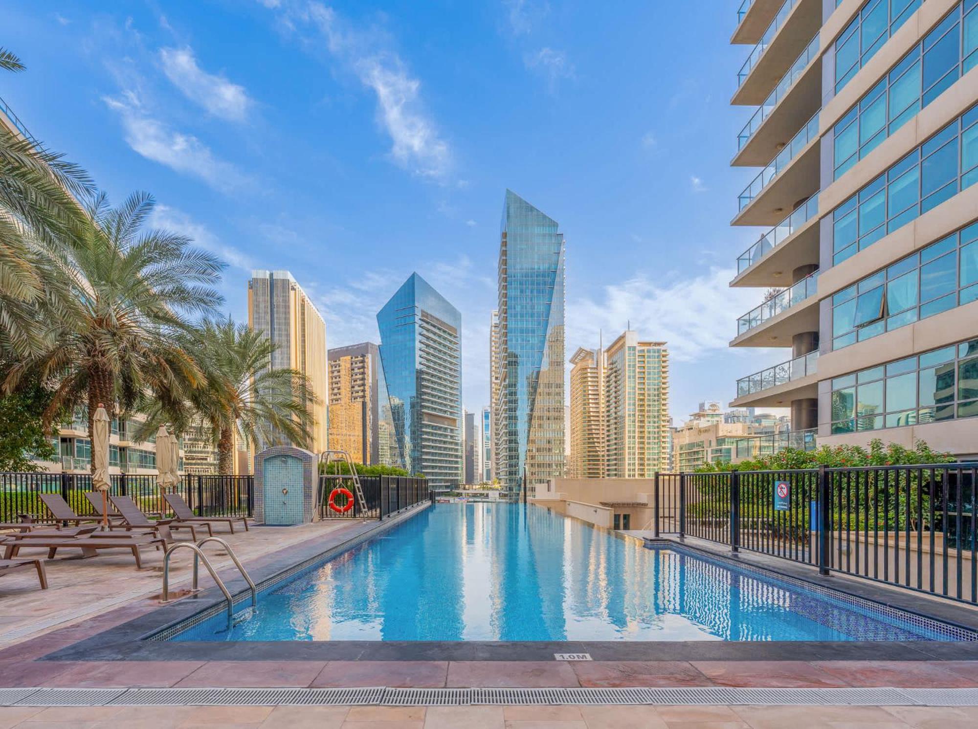 Bright 2br Marina With Modern Touches * Dubai